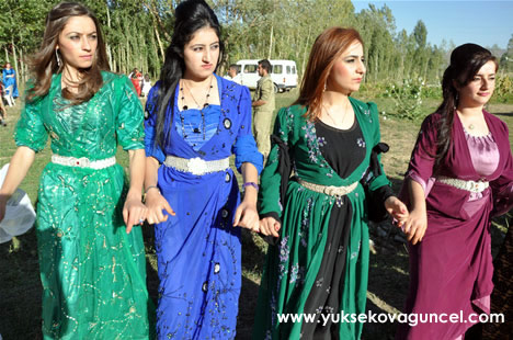 Yüksekova'da 22-23-Eylül 2012'de dünya evine giren çiftlerimizi sizlerler için sayfamıza taşıdık. Yüksekova Güncel Ailesi olarak tüm çiftlerimize mutluluklar dileriz. Fotoğraf & Görüntü: Yaşar KAPLAN- Sinan Akkurt