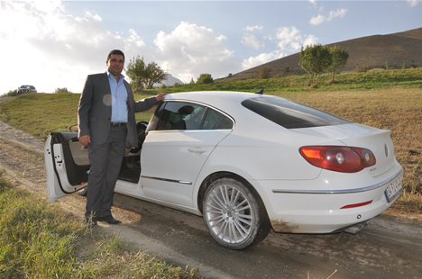 Yüksekova'da 22-23-Eylül 2012'de dünya evine giren çiftlerimizi sizlerler için sayfamıza taşıdık. Yüksekova Güncel Ailesi olarak tüm çiftlerimize mutluluklar dileriz. Fotoğraf & Görüntü: Yaşar KAPLAN- Sinan Akkurt