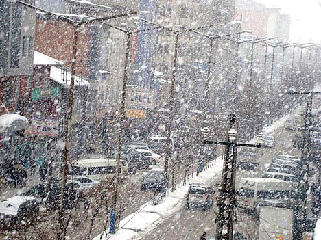 Yüksekova'da Lapa Lapa Kar yağışı (İshak Kara'nın Objektifinden)