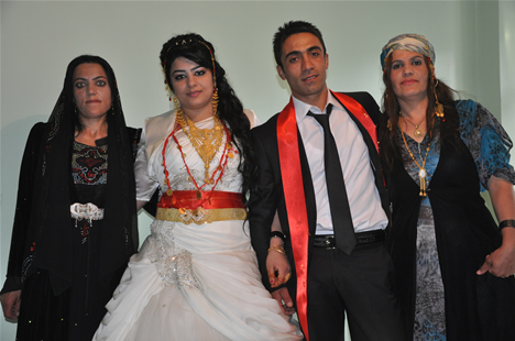 Yüksekova'da 22-23-Eylül 2012'de dünya evine giren çiftlerimizi sizlerler için sayfamıza taşıdık. Yüksekova Güncel Ailesi olarak tüm çiftlerimize mutluluklar dileriz. Fotoğraf & Görüntü: Yaşar KAPLAN- Sinan Akkurt