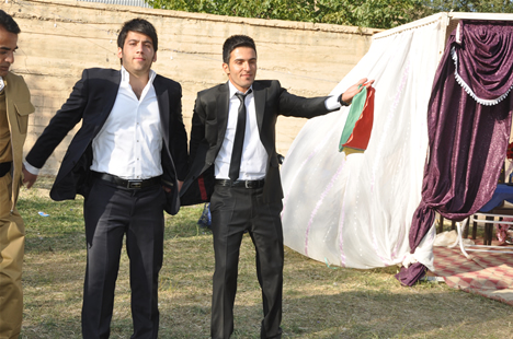 Yüksekova'da 22-23-Eylül 2012'de dünya evine giren çiftlerimizi sizlerler için sayfamıza taşıdık. Yüksekova Güncel Ailesi olarak tüm çiftlerimize mutluluklar dileriz. Fotoğraf & Görüntü: Yaşar KAPLAN- Sinan Akkurt