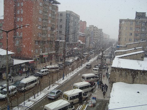 Yüksekova'da Lapa Lapa Kar yağışı (İshak Kara'nın Objektifinden)