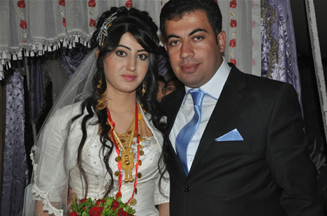 Yüksekova'da 22-23-Eylül 2012'de dünya evine giren çiftlerimizi sizlerler için sayfamıza taşıdık. Yüksekova Güncel Ailesi olarak tüm çiftlerimize mutluluklar dileriz. Fotoğraf & Görüntü: Yaşar KAPLAN- Sinan Akkurt