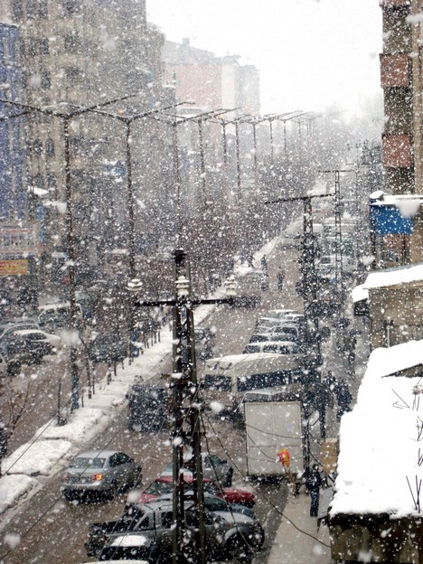 Yüksekova'da Lapa Lapa Kar yağışı (İshak Kara'nın Objektifinden)