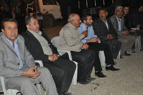 Yüksekova'da 22-23-Eylül 2012'de dünya evine giren çiftlerimizi sizlerler için sayfamıza taşıdık. Yüksekova Güncel Ailesi olarak tüm çiftlerimize mutluluklar dileriz. Fotoğraf & Görüntü: Yaşar KAPLAN- Sinan Akkurt