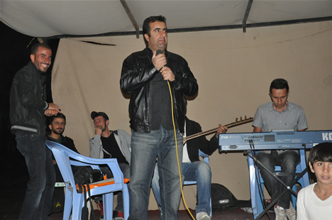 Yüksekova'da 22-23-Eylül 2012'de dünya evine giren çiftlerimizi sizlerler için sayfamıza taşıdık. Yüksekova Güncel Ailesi olarak tüm çiftlerimize mutluluklar dileriz. Fotoğraf & Görüntü: Yaşar KAPLAN- Sinan Akkurt