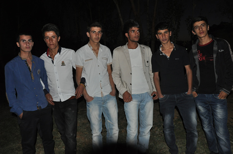 Yüksekova'da 22-23-Eylül 2012'de dünya evine giren çiftlerimizi sizlerler için sayfamıza taşıdık. Yüksekova Güncel Ailesi olarak tüm çiftlerimize mutluluklar dileriz. Fotoğraf & Görüntü: Yaşar KAPLAN- Sinan Akkurt