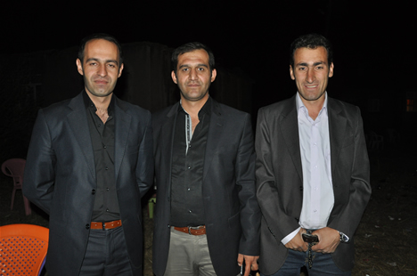 Yüksekova'da 22-23-Eylül 2012'de dünya evine giren çiftlerimizi sizlerler için sayfamıza taşıdık. Yüksekova Güncel Ailesi olarak tüm çiftlerimize mutluluklar dileriz. Fotoğraf & Görüntü: Yaşar KAPLAN- Sinan Akkurt