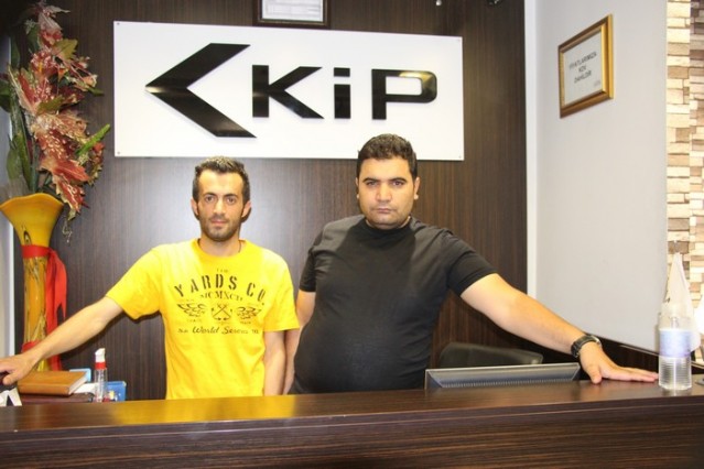 Kib Bayi, Bedri Kaymaz, Bir bayram gülüşü savur göklere, eski zamanlara gülücükler getirsin, öyle içten öyle samimi, gözyaşlarını bile tebessüme çevirsin. İyi bayramlar!