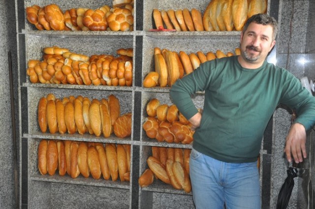 ÖRNEK EKMEK FABRİKASI  RÜSTEM BULUT:
Her ne kadar bir bayram daha Kürtlere zehir edilmiş olsa bile Kürt halkının gelecek bayramları özgürlük türküleri ile kutlayacağı günler yakındır. Bu duygularla onuru ile mücadele eden bütün mazlum halkların kurban bayramını kutlar barış ve özgürlük dolu nice bayramlar dileriz.