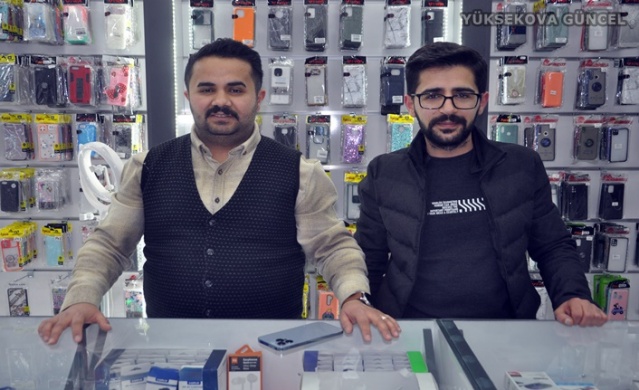 CEP-Sİ MOBİLE - SABRİ BOZ & İSHAK DOĞAN: Geleceği oluşturacak her yeni günün bir öncekinden daha güzel, isteklerinize uygun ve sizi daha da mutlu etmesi dileğiyle. Yeni yılınız kutlu olsun.