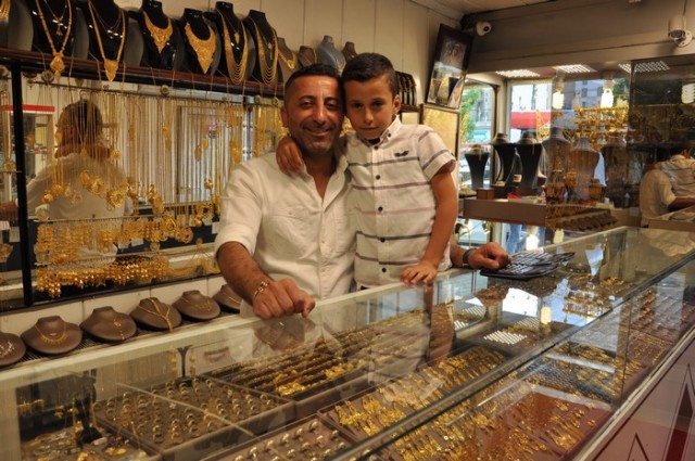 YÜKSEKOVA KUYUMCULUK - MİKAİL ÖZTUNÇ

Barışa, huzura, kardeşliğe özlem duyduğumuz bu günlerde yaşanan tüm sorun ve sıkıntılarımızın bir an önce son bulması dileğiyle, halkımızın Ramazan Bayramını kutlarız.