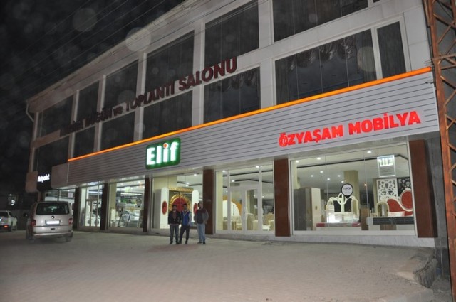 ELİF ÖZ YAŞAM MOBİLYA - NİHAT DÜZSÜZ

Bir avuç dua, bir kucak sevgi, sıcak bir mesaj kapatır mesafeleri, birleştirir gönülleri, bir sıcak gülümseme, bir ufak hediye daha da yaklaştırır bizi birbirimize. Kalbiniz nur, eviniz huzur dolsun. Ramazan Bayramınız bereketli olsun!