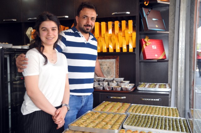 TUTKU PATİSSERİE:
Hayat nefes aldığımız kadardır, gerçek olan güzellikler yaşandıkça anlaşılır, bu güzel günde birlikte yaşamanın ümidi ile Ramazan Bayramınız mübarek olsun.