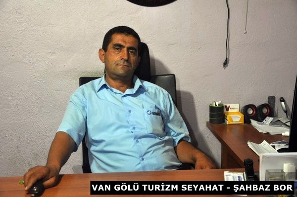 Müslüman Kürt halkı bugün tüm İslam aleminin duyguda, düşüncede ve eylemde birleşmesi gereken ve İslam dünyasının en kutsal günlerinden biri olan mübarek Ramazan bayramını barıştan uzak savaşların gölgesinde karşılıyor. Savaşların hakim olduğu bölgemizde cereyan eden tüm olumsuzluklara rağmen umuyorum ki bu bayram özellikle Ortadoğu coğrafyasında yaşanan haksızlıkların ve savaşların son bulmasına barışa, kardeşliğe, Kürtlerin ulusal demokratik birliğine ve Müslüman halkların zulüm ve zorbalığa karşı büyük dayanışmasına vesile olur. Barışa olan eşsiz inancınızı yetirmemeniz dileği ile iyi bayramlar.”