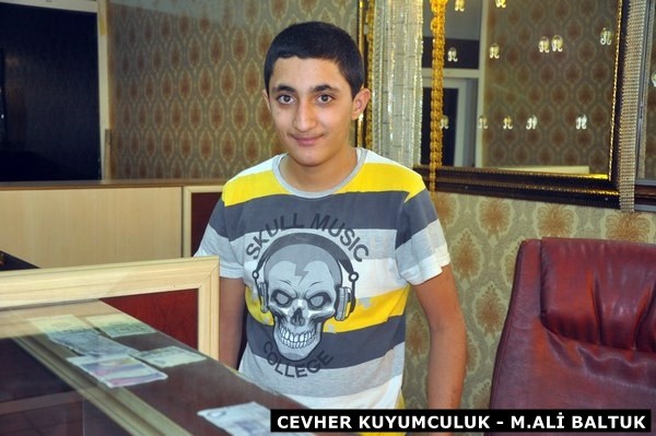 Ramazan Bayramının ülkemiz ve dünya insanlığına barış, mutluluk getirmesi ve aydınlık yarınlara ulaşılması dileğiyle, tüm halkımızın Ramazan Bayramını kutlarım.