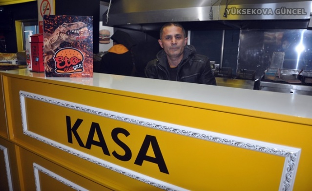 ETO BURGER - MAHİR ÇAPA: 2022 yılı öyle bir yıl olsun ki, 2021 yılının tüm olumsuzluklarını bize unutturabilsin.. İsteklerimizin gerçekleşeceği bir yıl dileğiyle...