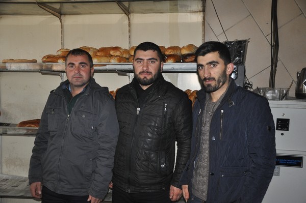 LEZZET EKMEK FABRİKASI:

2016 yılının ülkemiz ve dünya insanlığına barış, mutluluk getirmesi ve aydınlık yarınlara ulaşılması dileğiyle, tüm halkımızın yeni yılını kutlarım.