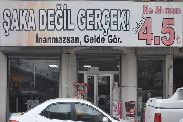 ŞAKA DEĞİL GERÇEK UCUZLUK MERKEZİ ÇAĞDAŞ IŞIK:

2016 YILININ Ülkemiz ve bölgemizde demokrasinin,özgürlüğün,kardeşliğin ve adaletin doyasıya yaşandığı,inançların ve ırkların insanlıktan daha üstün olmayacağı insan haklarına daha fazla sahip çıkıldığı,annelerin gözyaşlarının akmadığı bir yıl olması dileğiyle yeni yılınızı kutlarım