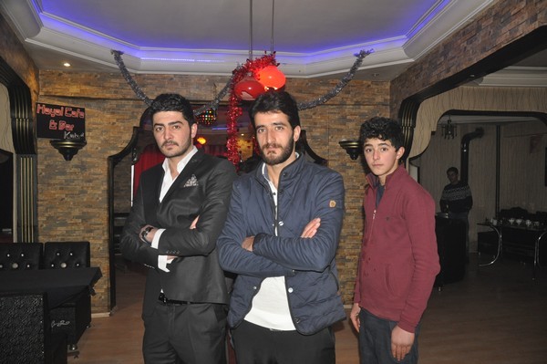 HAKAN ATİLLA - HAYAL CAFE:

Yeni bir yıla girerken sevgi ve barış diliyorum. Savaşların, acıların ve felaketlerin, geçip giden koca bir yıl gibi geride kalması umuduyla. Nice Yıllara!