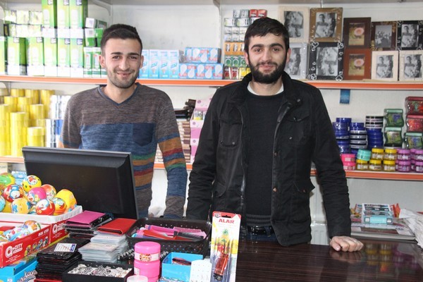 NE ALIRAN 4,5 TL UCUZLUK MERKEZİ SAHİPLERİ:

Yaşamınca güzel yıllar, mutlu yarınlar, dostça dostluklar hep senin olsun. Mutlu Yıllar!