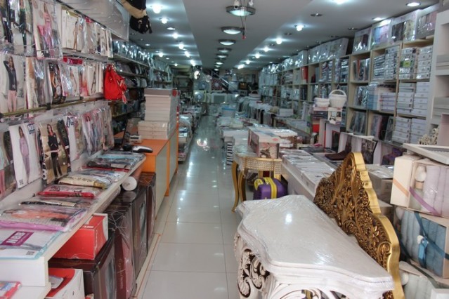 NAZAR ÇEYİZLİK:
Bayramlar, insanlar arasındaki karşılıklı sevgi ve saygının perçinlendiği günlerdir. Bayramlar, insanların birbirleriyle olan dargınlıklarını unuttukları, barıştıkları, kardeşçe kucaklaştıkları günlerdir. Kurban Bayramın mübarek olsun!