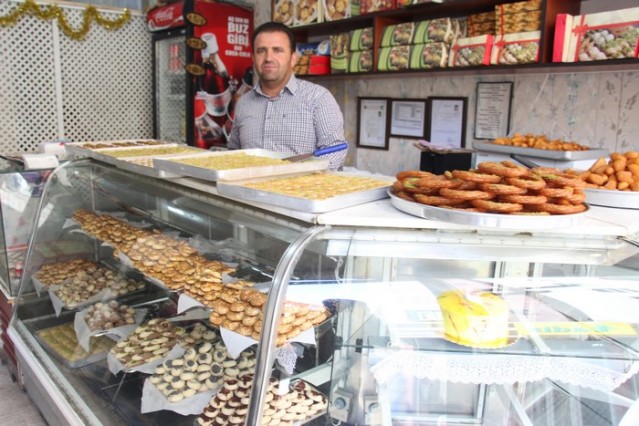 TEMAŞ PASTAHANESİ LEZGİN USTA:
Mübarek Kurban Bayramını sevdiklerinizle beraber sağlıklı ve huzur içinde geçirmenizi dileriz. Mutlu Bayramlar...