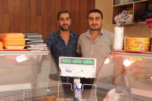 DİYAR ET MARKETİ ADEM RENDA:
Bayramlar, insanlar arasındaki karşılıklı sevgi ve saygının perçinlendiği günlerdir. Bayramlar, insanların birbirleriyle olan dargınlıklarını unuttukları, barıştıkları, kardeşçe kucaklaştıkları günlerdir. Kurban Bayramın mübarek olsun!