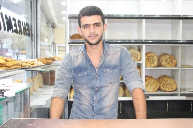 ŞEHREMİNİ EKMEK FABRİKASI   BAYRAM IŞIK:
Küskünlerin barıştığı, sevenlerin bir araya geldiği, rahmetle ve şefkatle dolu günlerin en değerlilerinden olan Kurban Bayramınız kutlu olsun.