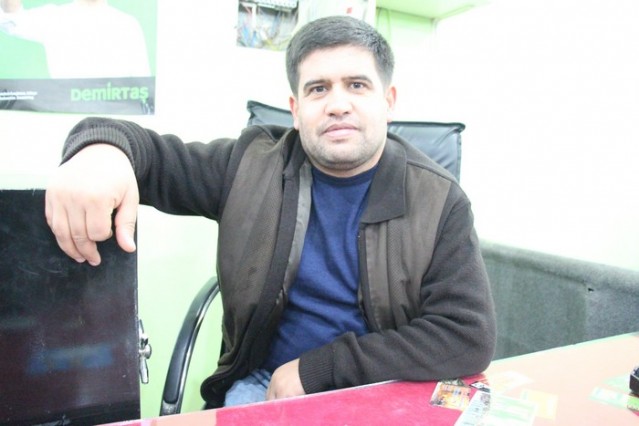 DERSİM CAFE MARUF GÜNGÜR:
Yüreğine damla damla umut, günlerine bin tatlı mutluluk dolsun. Sevdiklerin hep yanında olsun, yüzün ve gülün hiç solmasın. Bayramınız kutlu olsun…