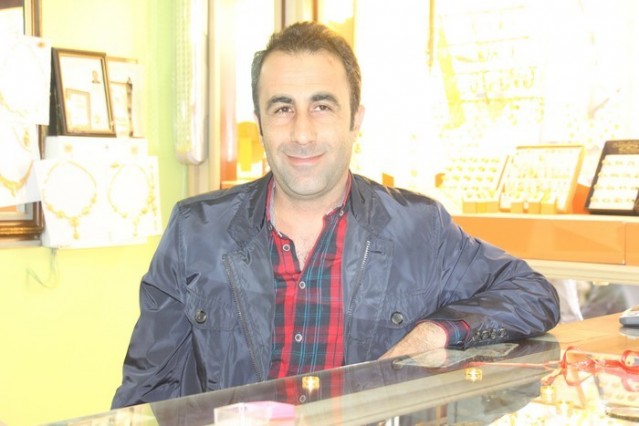 CEVHER KUYUMCULUK M.ALİ BALTUK:
Mübarek Kurban Bayramını sevdiklerinizle beraber sağlıklı ve huzur içinde geçirmenizi dileriz. Mutlu Bayramlar...