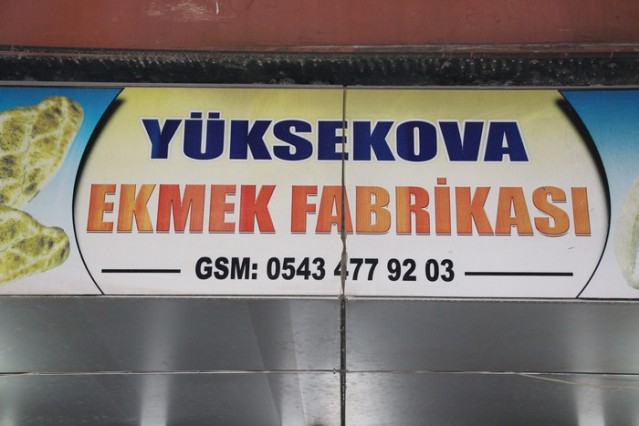 Yüksekova Ekmek Fabrikası, Benim ömrümde ırmaklar vardır, sularında hayallerimi yüzdürdüğüm, benim ömrümde sevdiklerim vardır, bayramlar ayrı geçince üzüldüğüm. Ramazan Bayramınız Kutlu Olsun!