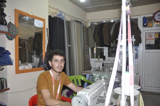 SEVER TERZİ EMİR SEVER: Her şeye kadir olan Yüce Allah, bizleri, doğru yoldan ve sevdiklerimizden ayırmasın! Hayırlı ve bereketli Ramazan Bayramları dileğiyle…