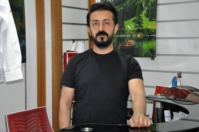 CİHAN GİYİM - NEJDET BABAT: Mutluluk, huzur, hayırlarla dolu bugünden daha güzel yarınlar diliyorum mübarek Kurban Bayramınızı kutluyorum. Kaynak: Yüksekova Kurban Bayramı Mesajları - 2022