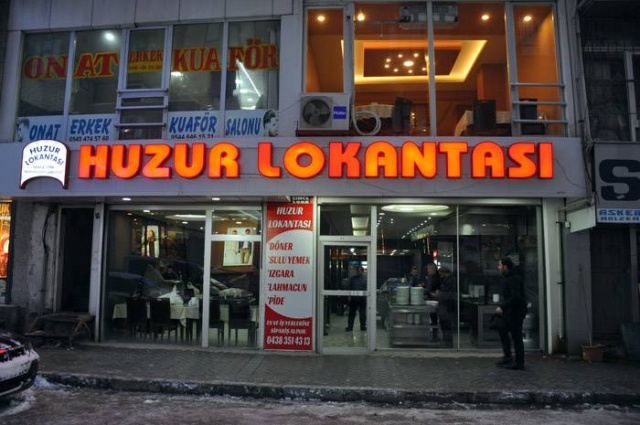 HUZUR LOKANTASI - NEVZAT YILMAZ: Kurban Bayramı'nın başta İslam alemi olmak üzere tüm dünyaya sevgi, barış, dostluk ve kardeşlik getirmesini diliyorum. İyi bayramlar..