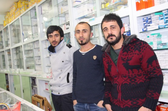 AKDOĞAN ECZANESİ ECZ GAZİ AKDOĞAN: Hep bir arada, sevgi dolu ve huzurlu nice bayramlar geçirmek dileğiyle, Ramazan Bayramınız kutlu olsun!