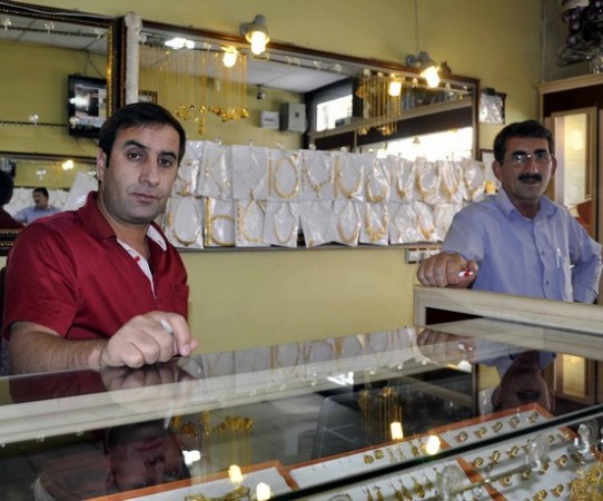 CEHVER KUYUMCULUK: En güzel Anıları birlikte paylaşmak dileği ile en güzel hatıraları bu bayramda tazelemek dileği ile mübarek Ramazan bayramınızı kutlarız.