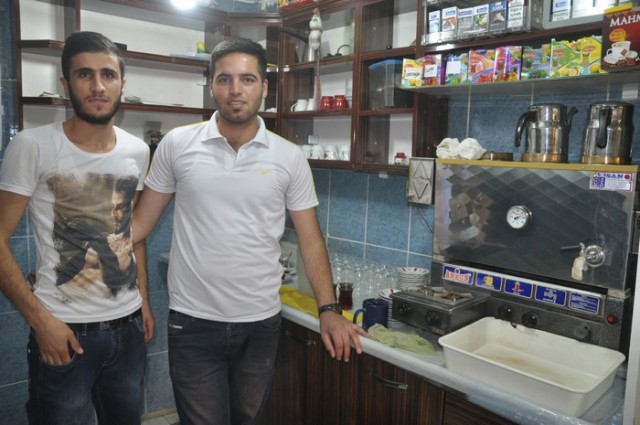 ÇAYCILAR KRALI:
Küskünlerin barıştığı, sevenlerin bir araya geldiği, rahmetle ve şefkatle dolu günlerin en değerlilerinden olan Kurban Bayramınız kutlu olsun.