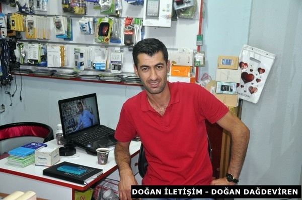 Müslüman Kürt halkı bugün tüm İslam aleminin duyguda, düşüncede ve eylemde birleşmesi gereken ve İslam dünyasının en kutsal günlerinden biri olan mübarek Ramazan bayramını barıştan uzak savaşların gölgesinde karşılıyor. Savaşların hakim olduğu bölgemizde cereyan eden tüm olumsuzluklara rağmen umuyorum ki bu bayram özellikle Ortadoğu coğrafyasında yaşanan haksızlıkların ve savaşların son bulmasına barışa, kardeşliğe, Kürtlerin ulusal demokratik birliğine ve Müslüman halkların zulüm ve zorbalığa karşı büyük dayanışmasına vesile olur. Barışa olan eşsiz inancınızı yetirmemeniz dileği ile iyi bayramlar.”