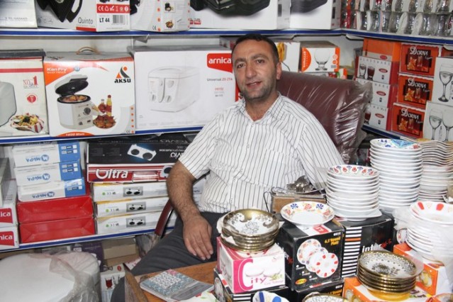 Kaya Züccaciye, Eşref Kaya, Bugün sevinç günü, kederleri bir yana bırakıp mutlu olalım. Ramazan Bayramını doya doya yaşayalım. Hayırlı bayramlar! Her şeye kadir olan Yüce Allah, bizleri, doğru yoldan ve sevdiklerimizden ayırmasın! Hayırlı ve bereketli Ramazan Bayramları dileğiyle.