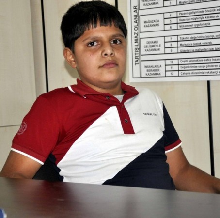 ERCANLAR TOPTAN GIDA PAZARLAM: Tüm insanlar neşe ve mutluluk denizinde yüzsün. Bugün sevinç günü, kederleri bir yana bırakıp mutlu olalım. Ramazan Bayramı.nı doya doya yaşayalım. Hayırlı bayramlar!