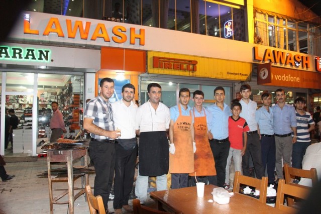 Lawaş Restorant, Fikret Kahraman, Her şeye kadir olan Yüce Allah, bizleri, doğru yoldan ve sevdiklerimizden ayırmasın! Hayırlı ve bereketli Ramazan Bayramları dileğiyle…