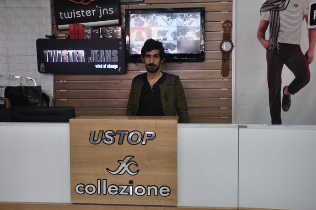 USTOP & COLLEZİONE NİHAT GÜRDAL:
Her ne kadar bir bayram daha Kürtlere zehir edilmiş olsa bile Kürt halkının gelecek bayramları özgürlük türküleri ile kutlayacağı günler yakındır. Bu duygularla onuru ile mücadele eden bütün mazlum halkların kurban bayramını kutlar barış ve özgürlük dolu nice bayramlar dileriz.