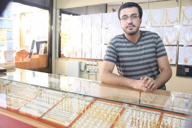 Güven Kuyumculuk, Bin damla serilsin yüreğine, bin mutluluk dolsun gönlüne, bütün hayallerin gerçek olsun, duaların kabul olsun bu bayramda… Ramazan Bayramın mübarek olsun!