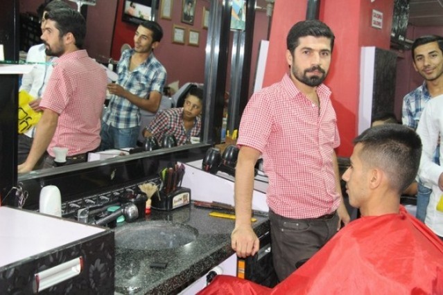 JAGUAR KUAFÖR SALONU ARİF SAVAŞAN:
Küskünlerin barıştığı, sevenlerin bir araya geldiği, rahmetle ve şefkatle dolu günlerin en değerlilerinden olan Kurban Bayramınız kutlu olsun.