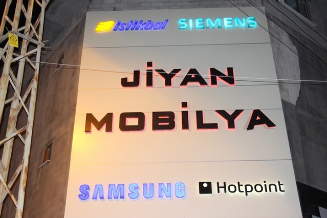 Jiyan Mobilya, Aydın Tümen, Bir bayram gülüşü savur göklere, eski zamanlara gülücükler getirsin, öyle içten öyle samimi, gözyaşlarını bile tebessüme çevirsin. İyi bayramlar!