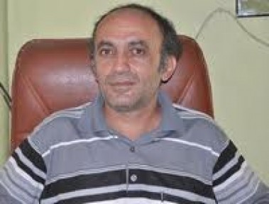 ÖZGÜR GÜNDEM YÜKSEKOVA TEMSİLCİSİ OSAMAN İNAL: Em hêvî dikin û dixwazin ku Xweda Teala rehma xwe bi ser me de bibarîne û ji bo xatirê vê roja pîroz, di alema îslamê de aşîtî û aramîyê ava bike. Cejna Remezanê li gelê me û li hemû mislimana pîroz be.