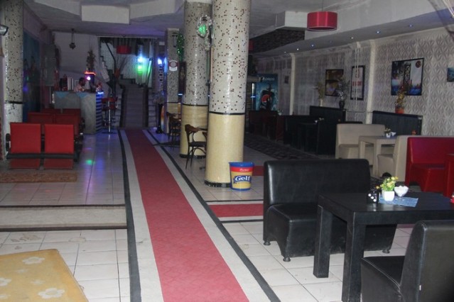 Roni Cafe, Bir bayram gülüşü savur göklere, eski zamanlara gülücükler getirsin, öyle içten öyle samimi, gözyaşlarını bile tebessüme çevirsin. İyi bayramlar!