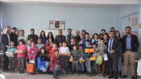 Yüksekova..! Kolej öğrencilerinden köy okulundaki öğrencilere destek