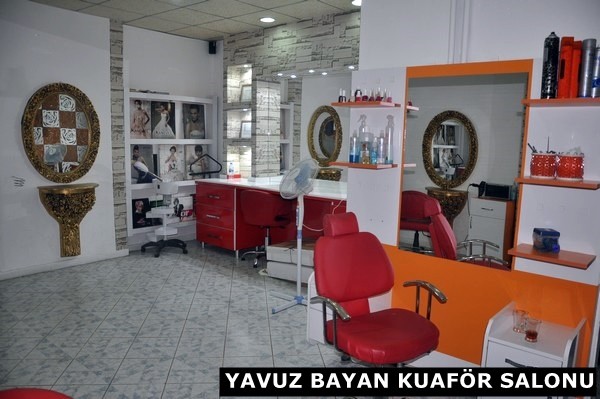 Müslüman Kürt halkı bugün tüm İslam aleminin duyguda, düşüncede ve eylemde birleşmesi gereken ve İslam dünyasının en kutsal günlerinden biri olan mübarek Ramazan bayramını barıştan uzak savaşların gölgesinde karşılıyor. Savaşların hakim olduğu bölgemizde cereyan eden tüm olumsuzluklara rağmen umuyorum ki bu bayram özellikle Ortadoğu coğrafyasında yaşanan haksızlıkların ve savaşların son bulmasına barışa, kardeşliğe, Kürtlerin ulusal demokratik birliğine ve Müslüman halkların zulüm ve zorbalığa karşı büyük dayanışmasına vesile olur. Barışa olan eşsiz inancınızı yetirmemeniz dileği ile iyi bayramlar.”